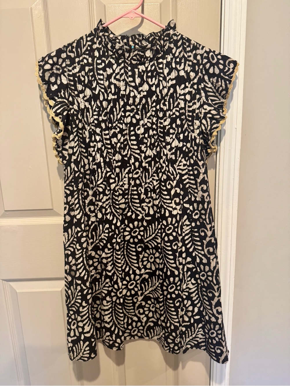 THML Black and White Floral-Print Flutter Sleeve Mini Dress
